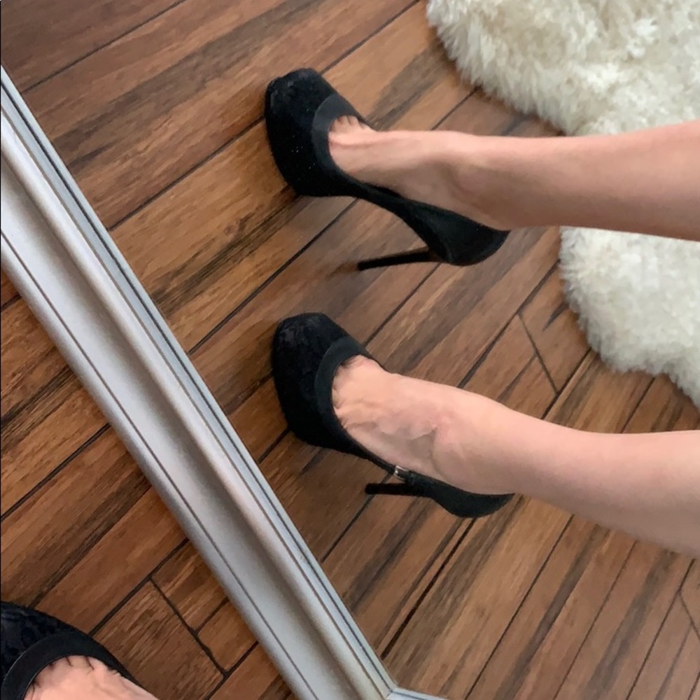 Pour la victoire size 9 lace platform stilettos